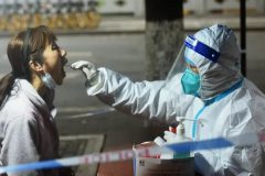 گسترش تست تشخیصی کرونا در شانگهای/افزایش محدودیت‌ها در دیگر شهرهای چین