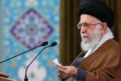 رهبر انقلاب: از وعده‌های شش ماهه دشمن برای سقوط انقلاب، بیش از ۴۳ سال گذشته/ نه به کسی ظلم می‌کنیم و نه از کسی ظلم می‌پذیریم