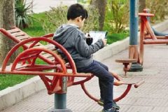 یکه‌تازی فضای مجازی برای پُر کردن اوقات فراغت/ بسترهای شادی و نشاط برای تعطیلات تابستان مهیا نیست