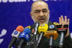 سرلشکر سلامی خطاب به دشمنان: با همین جوانانی که فریب شما را خوردند سراغ‌تان می‌آییم