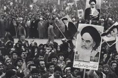 انقلاب اسلامی با پایبندی به اصول از هجمه دشمنان در امان مانده است