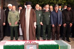 اقامه نماز رهبر انقلاب بر پیکر سردار شهید سید رضی موسوی