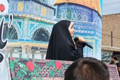 اجرای گروه سرود ثقلین در راهپیمایی