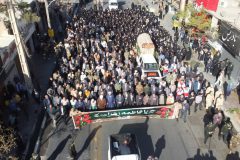 وداع عاشقانه مردم با شهید گمنام در سپیده‌دم فاطمیه