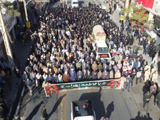 وداع عاشقانه مردم با شهید گمنام در سپیده‌دم فاطمیه