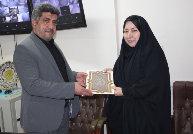 از تسهیلگران باشگاه‌های کتاب‌خوانی در ساوه تقدیر شد