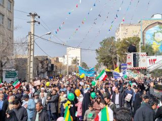 قاب همدلی ساوجی‌ها در راهپیمایی ۲۲ بهمن