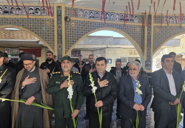 مراسم غبارروبی و گلباران مزار شهدای شهرستان ساوه