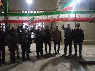 فریاد الله‌اکبر مردم در میدان امام ساوه