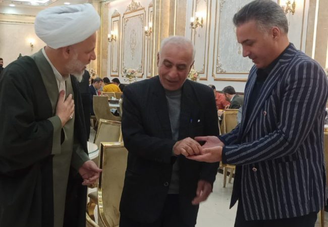 انگشتر متبرک امام جمعه ساوه صرف آزادی زندانیان شد